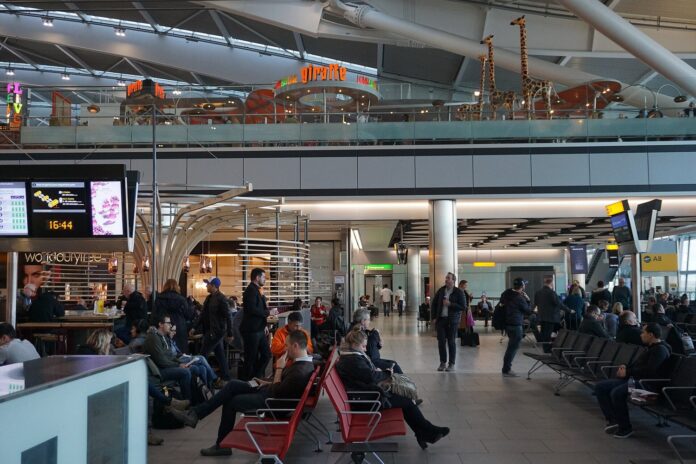 Zona de plecari din Terminalul 5 al aeroportului Heathrow