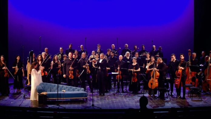 Orchestra si solista pe scena la un concert al Operei Nationale Bucuresti, prezenta in programul Sound District Floreasca 2026