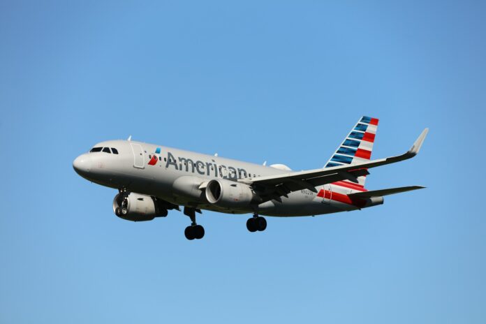 Avion American Airlines în zbor