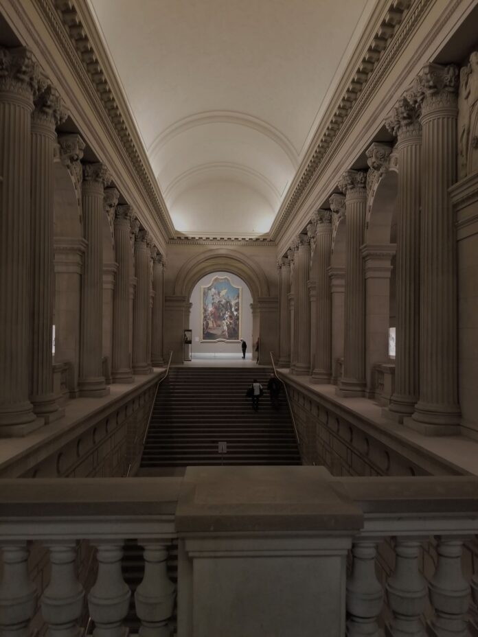 Scara monumentală și coloanele din Metropolitan Museum of Art