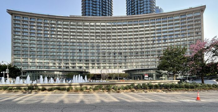 Fațada hotelului Fairmont Century Plaza din Los Angeles